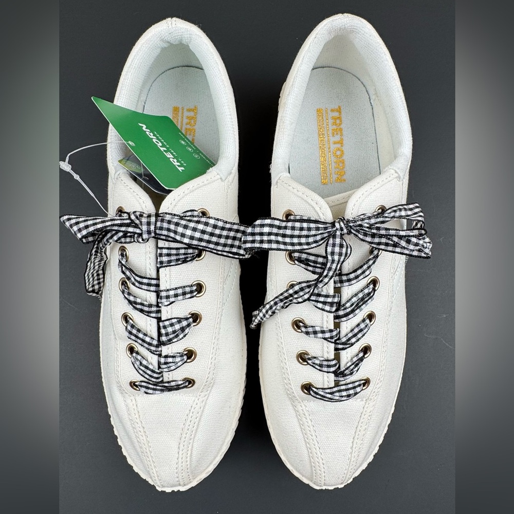 Tretorn Women’s Nylite White Canvas Sneakers. Size 9.
NWT.